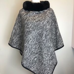 Ana & Kate Poncho Black/Gray